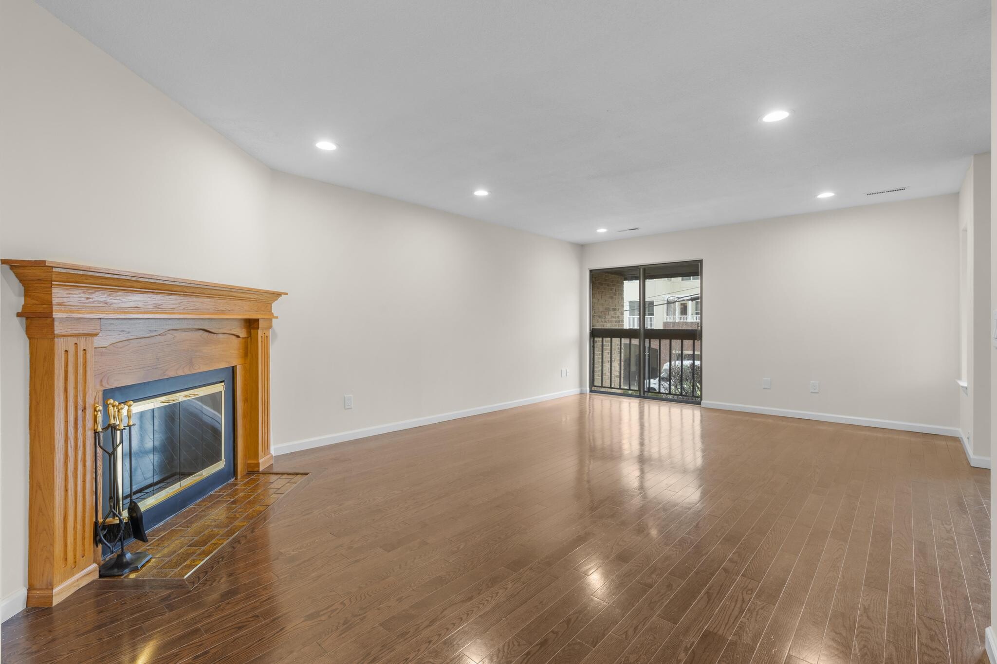 Building Photo - 25 2nd St