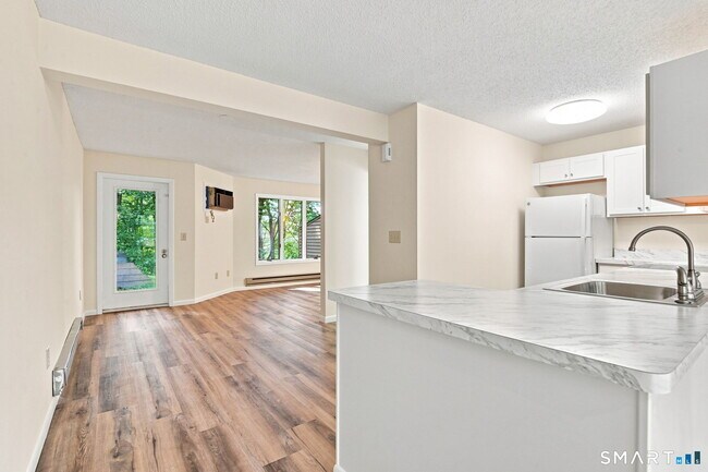 Building Photo - 44 Tolland Ave