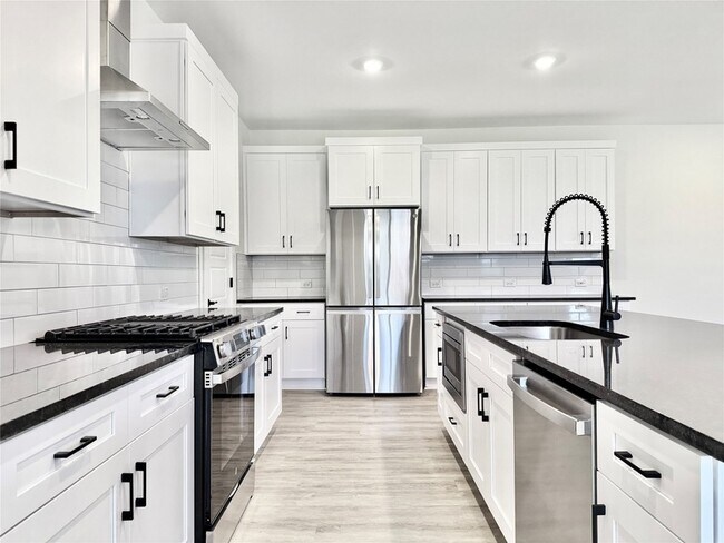 Building Photo - 8736 Kington