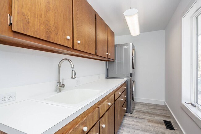 Building Photo - 91 Pantigo Rd