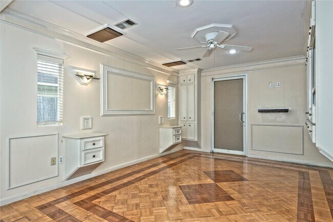 Building Photo - 4810 Saxon St