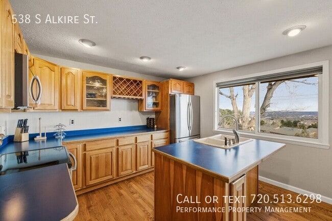 Building Photo - 538 S Alkire St