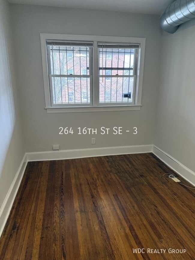 Building Photo - 264 16th St SE