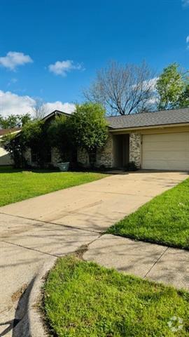 Building Photo - 2500 Willow Ln