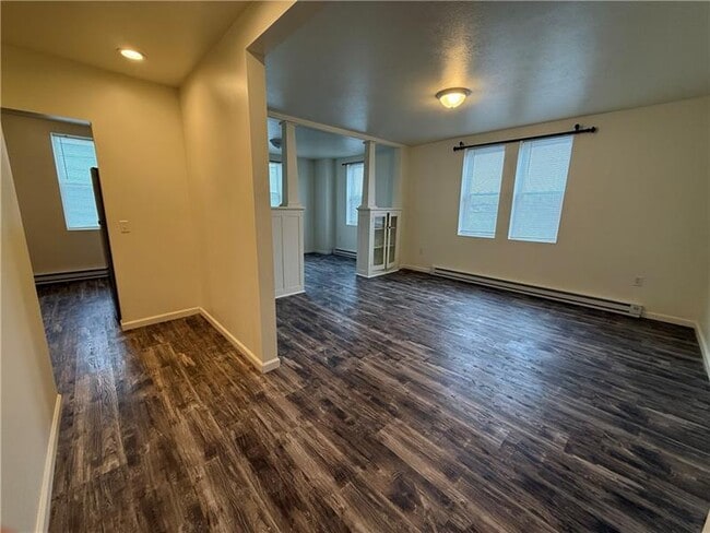 Building Photo - 570 Kendall Ave