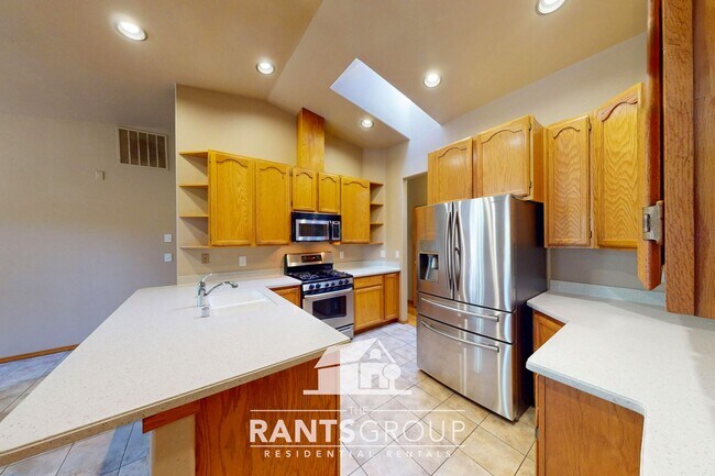 Building Photo - Lovingly cared for 3-bedroom, 1.75-bath ra...