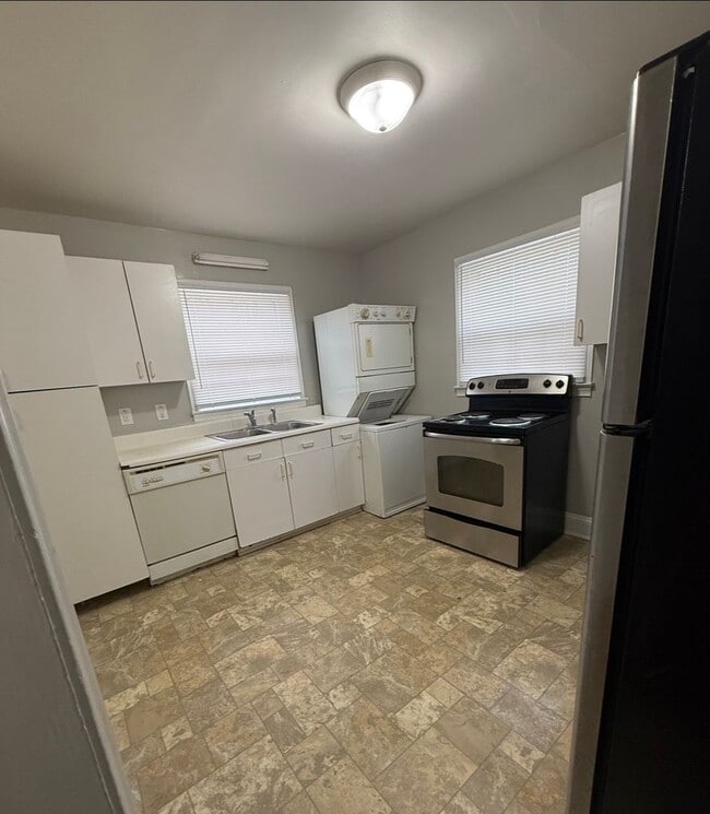 Building Photo - NOW LEASING — A Beautiful 2-Bedroom Home in Winston-Salem! PRICE DROP!