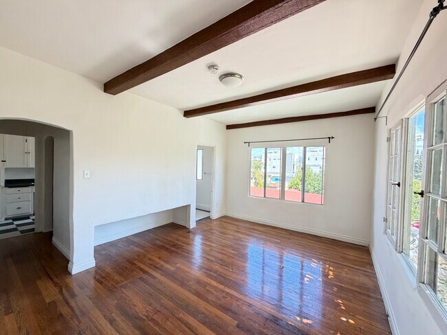 Building Photo - 229 S Westlake Ave