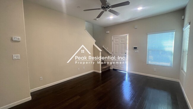 Building Photo - Updated 3bd/2.5ba Home near Cosumnes River...