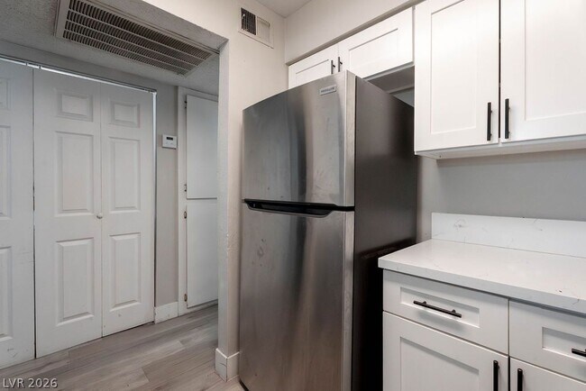Building Photo - 1501 Living Desert Dr