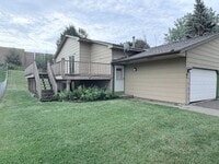 Building Photo - Versatile Oakdale Home Featuring 2 Kitchens, Sun Deck & Mother-in-Law Suite!