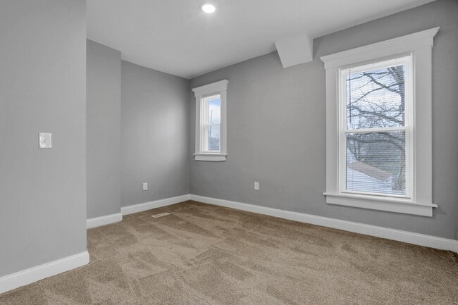 Building Photo - 741 E Mound St