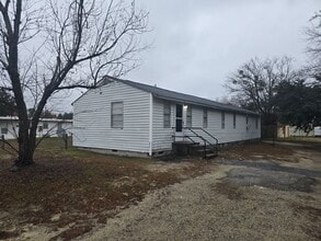 Building Photo - 2 Bed 1 bath duplex right across from Midlands Tech