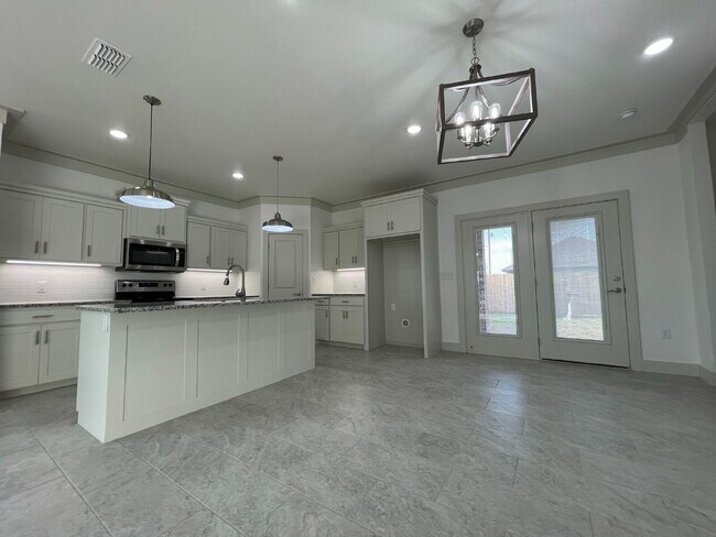 Building Photo - Recently Built 4/2/2 in Frenship ISD!