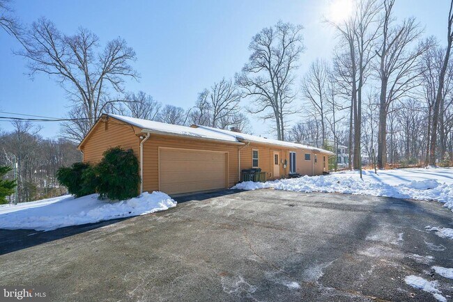 Building Photo - 500 Springvale Rd