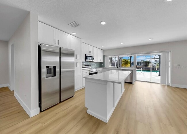 Building Photo - 6511 Santiago Ct