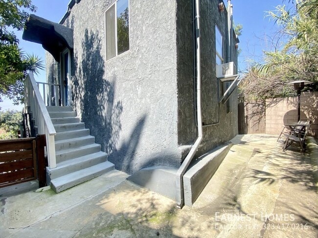 Building Photo - 834 Laguna Ave