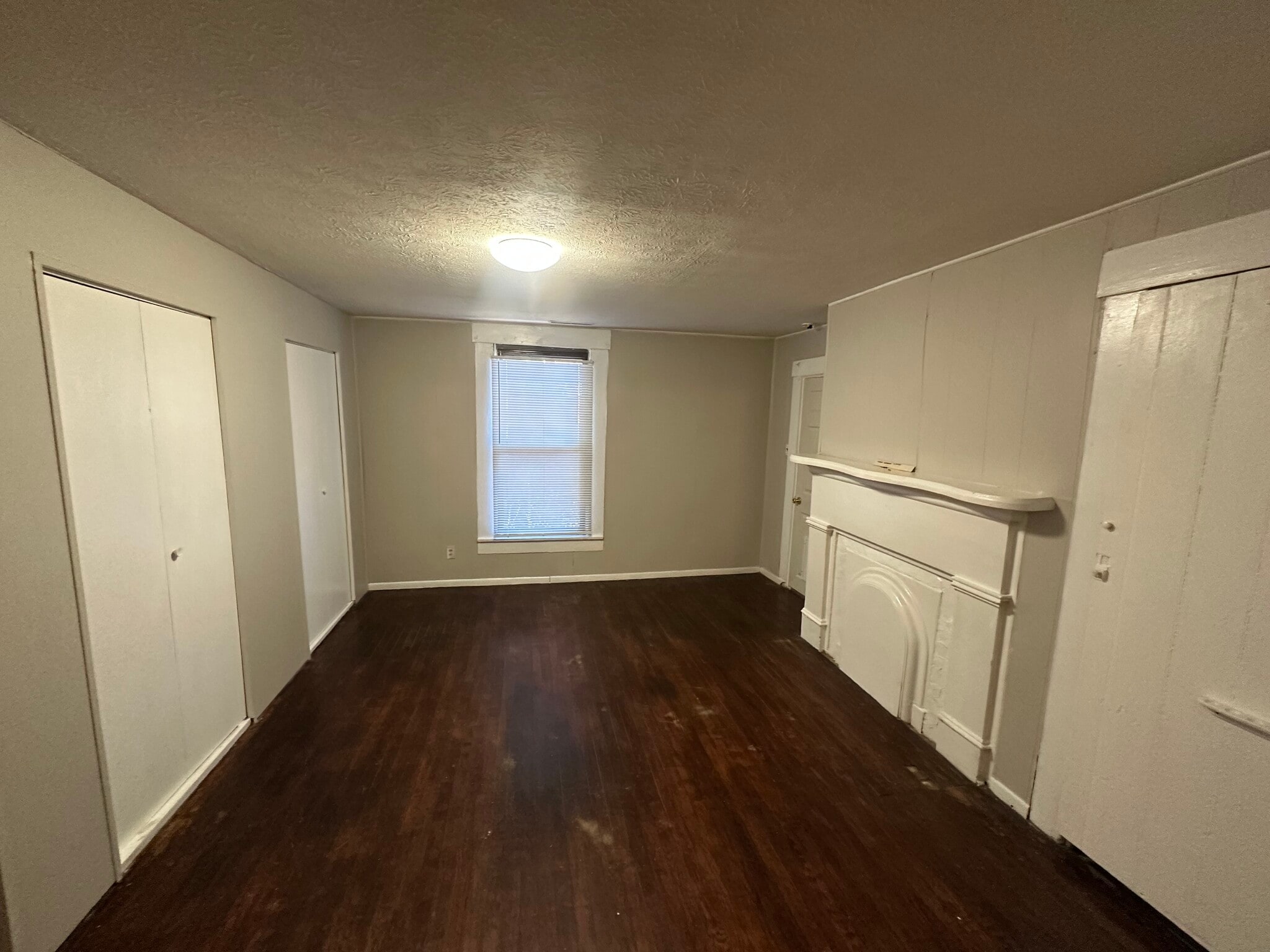 Building Photo - 218 Holmes St