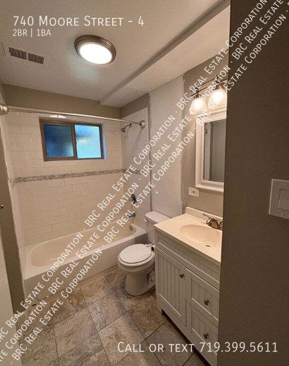 Building Photo - 740 Moore St