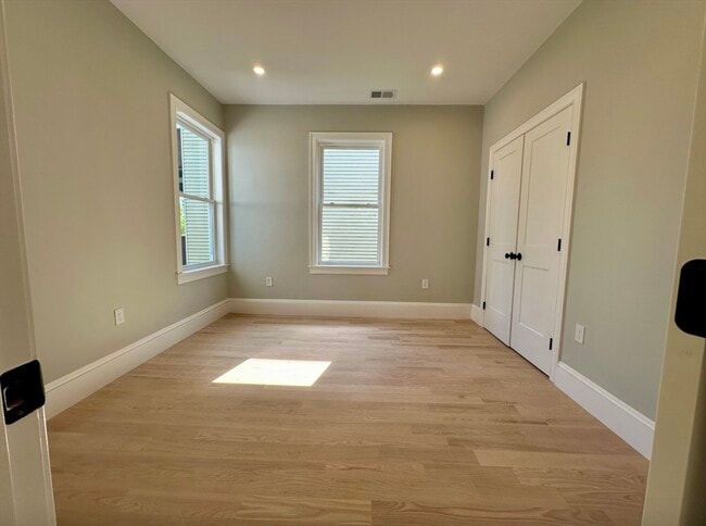 Building Photo - 8 Spalding St