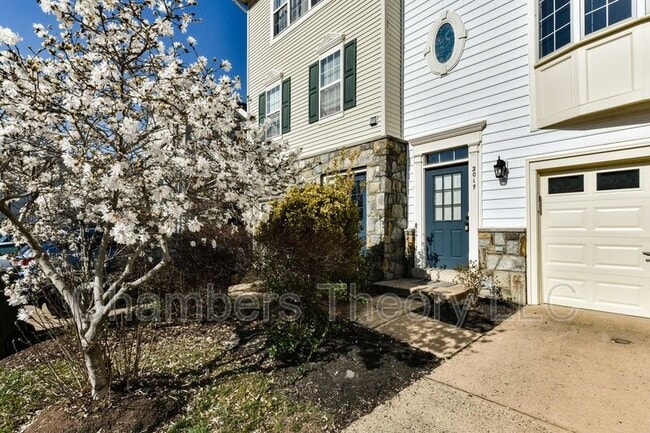 Building Photo - 2017 Capstone Cir
