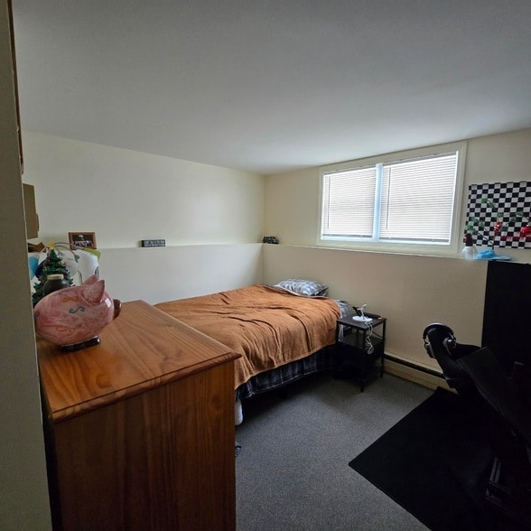 Building Photo - 2 Hancock St