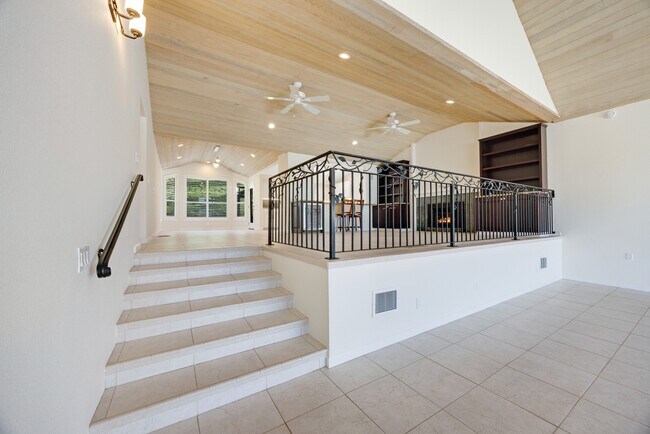 Building Photo - 9168 Eastside Rd