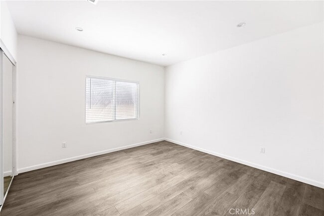 Building Photo - 7046 White Oak Ave