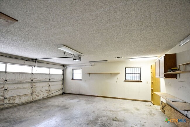 Building Photo - 1215 Clearwater Dr