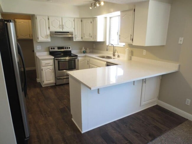 Building Photo - Amazing Home in Bloomington Hills