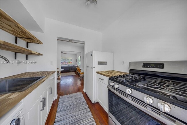 Building Photo - 901 Meridian Ave