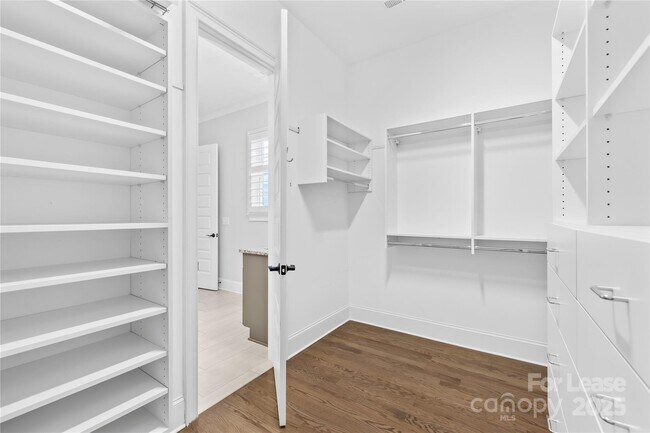 Building Photo - 124 Sisters Cove Ct