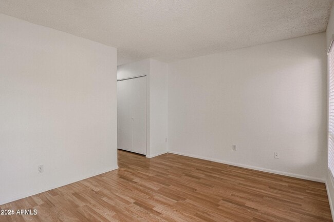 Building Photo - 4346 N 19th Dr