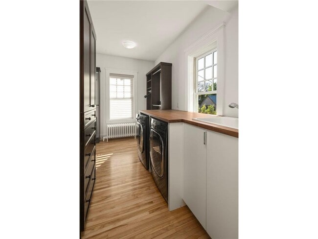 Building Photo - 2700 W Lake of the Isles Pkwy