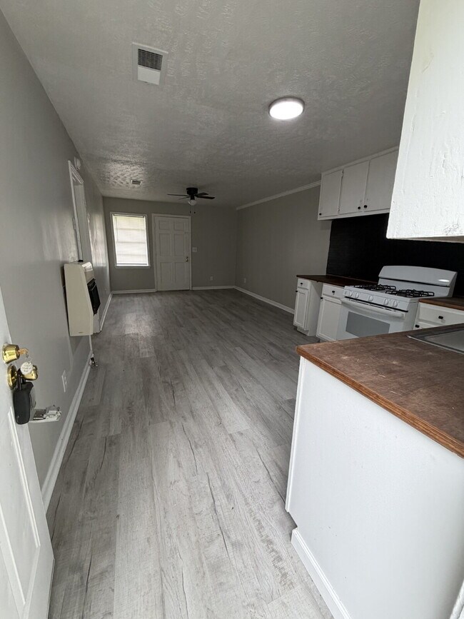 Building Photo - 2/1 in Pearl for $1075!