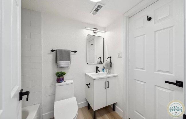 Building Photo - Fully Updated 2 BR | 1 BA Condo in Vallejo