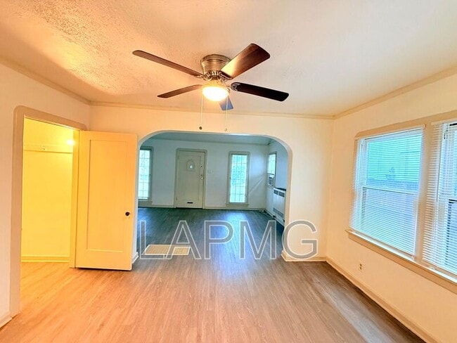 Building Photo - 614-614 N Poinsettia Pl