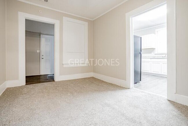 Building Photo - 4310 3rd Ave