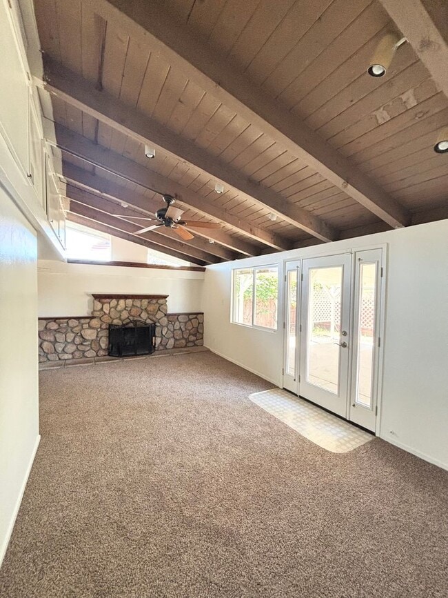Building Photo - Lovely 3 Bedroom Home in Established Neigh...