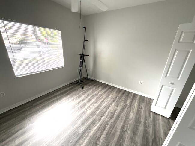 Building Photo - 6490 Aragon Way