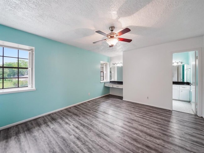 Building Photo - 10616 Bob White Dr