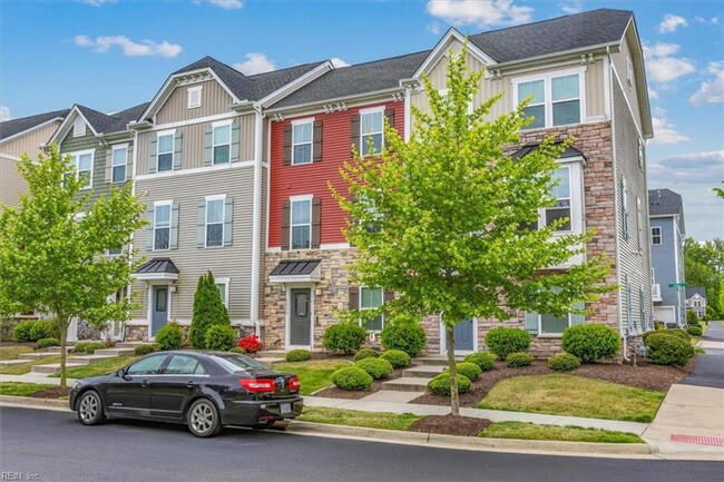 Building Photo - 3 bedroom/ 2 full bathroom and 1 half bath...