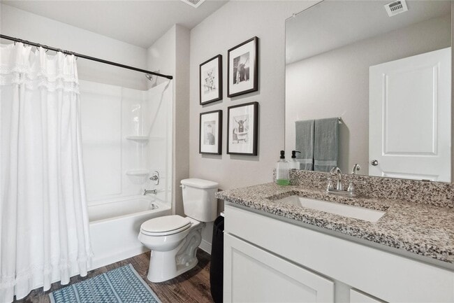 Building Photo - 705 Apache Trail