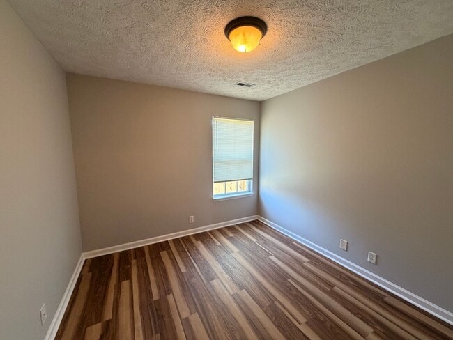 Building Photo - Nice 3 BR 2 Bath Available Now in Murfreesboro!