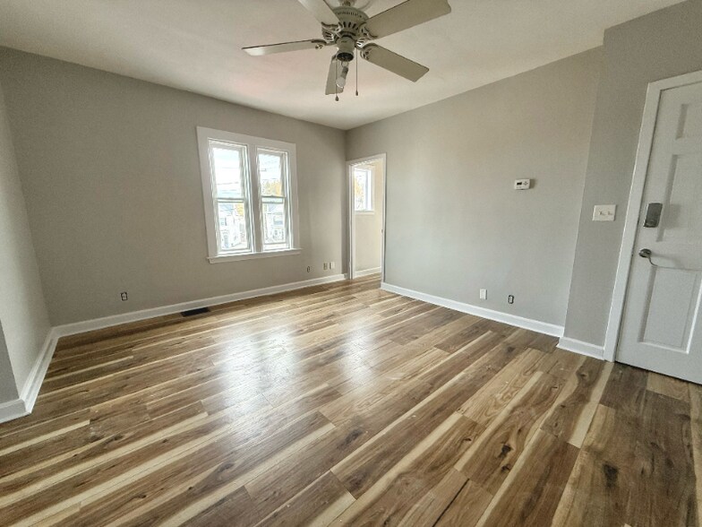 Building Photo - 13 Brooks Ave