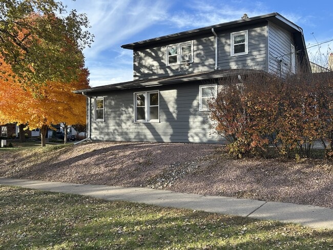 Building Photo - 2220 S 1st Ave