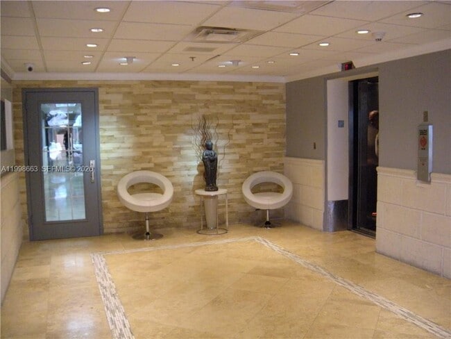 Building Photo - 7545 E Treasure Dr