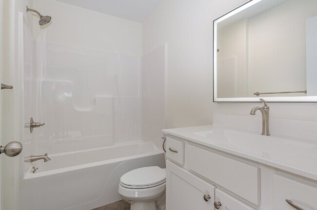 Building Photo - Newly Built 3-bedroom 2 bath Duplex $2200/...