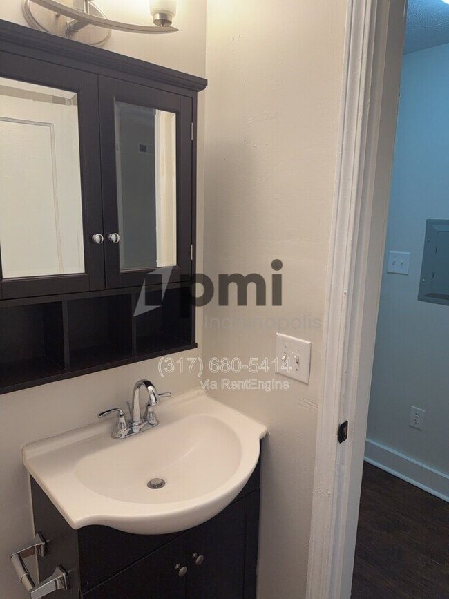 Building Photo - 1 W 28th St