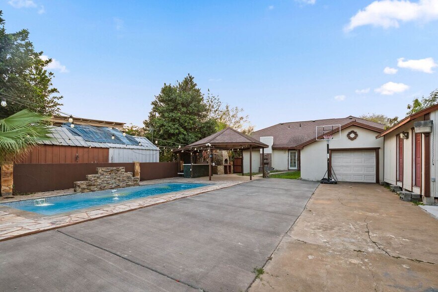 Building Photo - 415 South Eighth Street